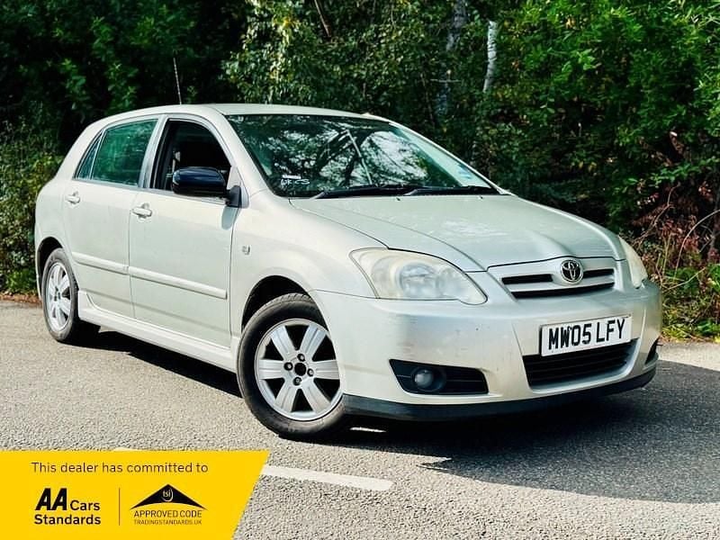 Silver Used 2005 Toyota Corolla Hatchback | £2,895 (Fair price) - Image 1/4