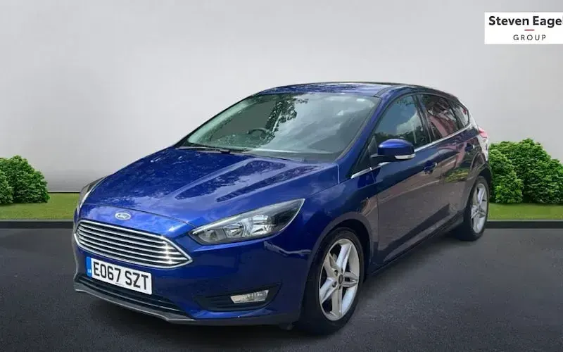 Used Ford Focus Zetec 125 HP (91 kW) 2017 Blue Hatchback