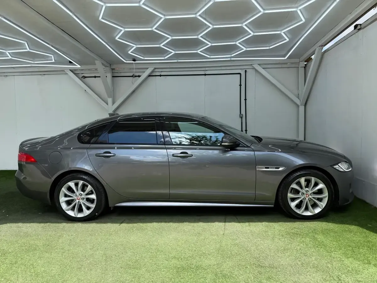 Used Jaguar XF R-Sport 250 HP (183 kW) 2018 Grey Sedan