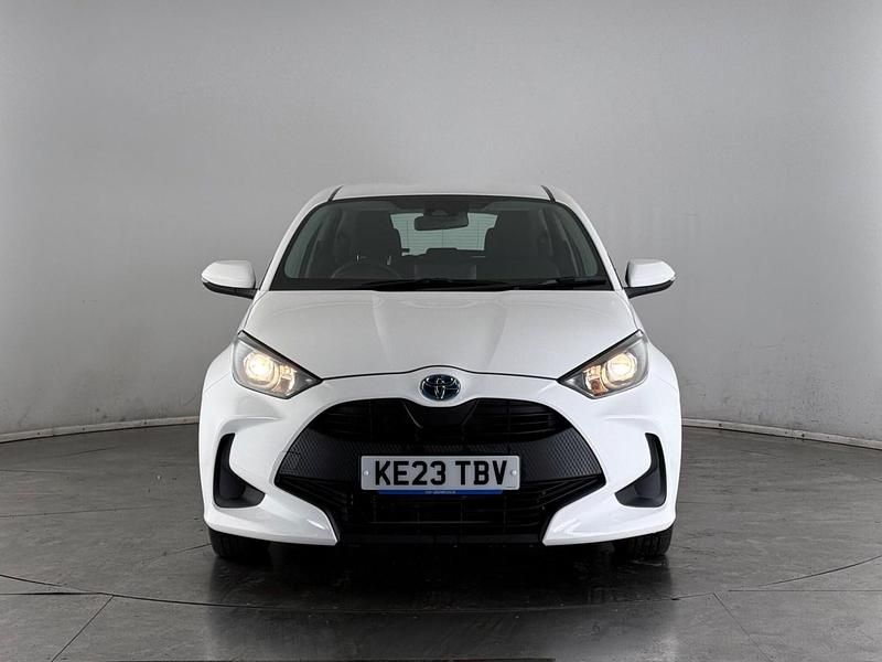 Used Toyota Yaris Hybrid 2023 White Hatchback