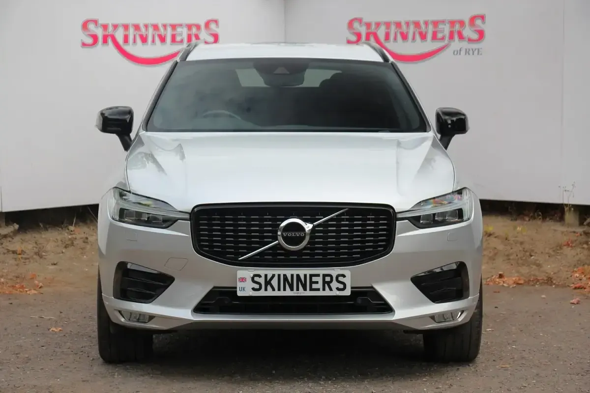 Used Volvo XC60 R-Design 194 HP (142 kW) 2021 Silver SUV