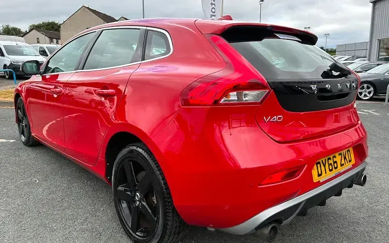Used Volvo V40 R-Design 122 HP (89 kW) 2019 Hatchback