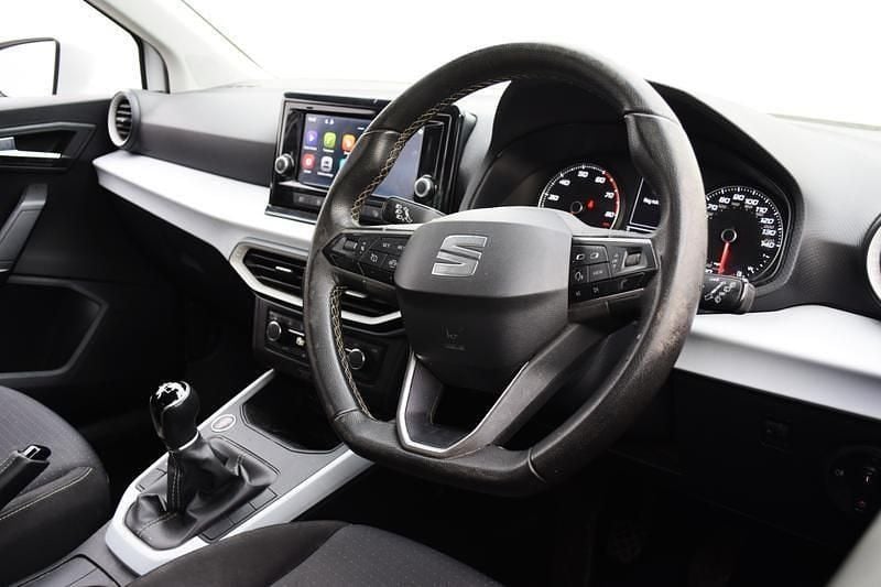 Used Seat Arona SE 2023 White SUV