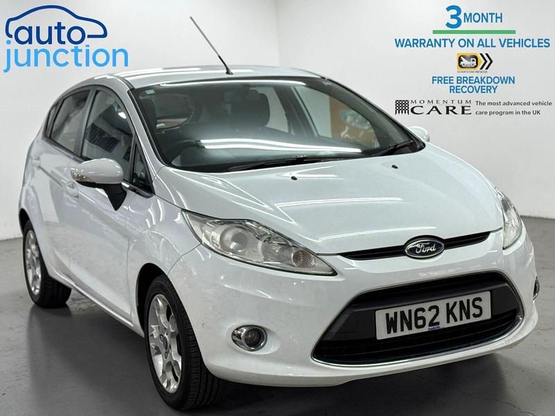 Used Ford Fiesta Zetec 82 HP (60 kW) 2012 White Hatchback