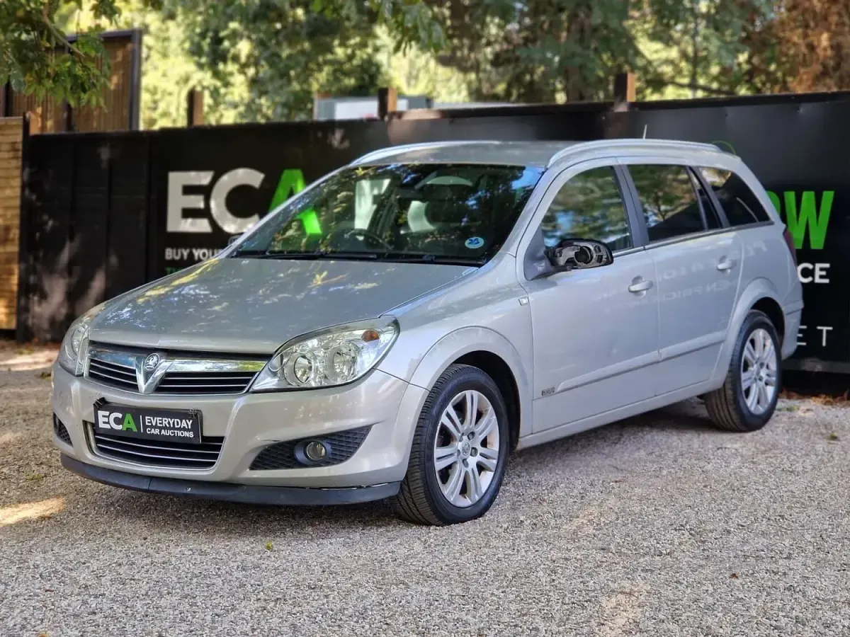 Used Vauxhall Astra Design Edition 138 HP (101 kW) 2007 Beige Estate