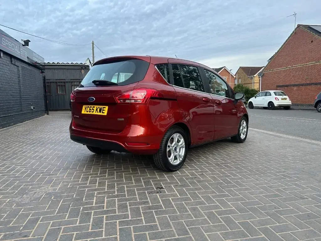 Used Ford B-MAX Zetec 125 HP (91 kW) 2015 Red MPV