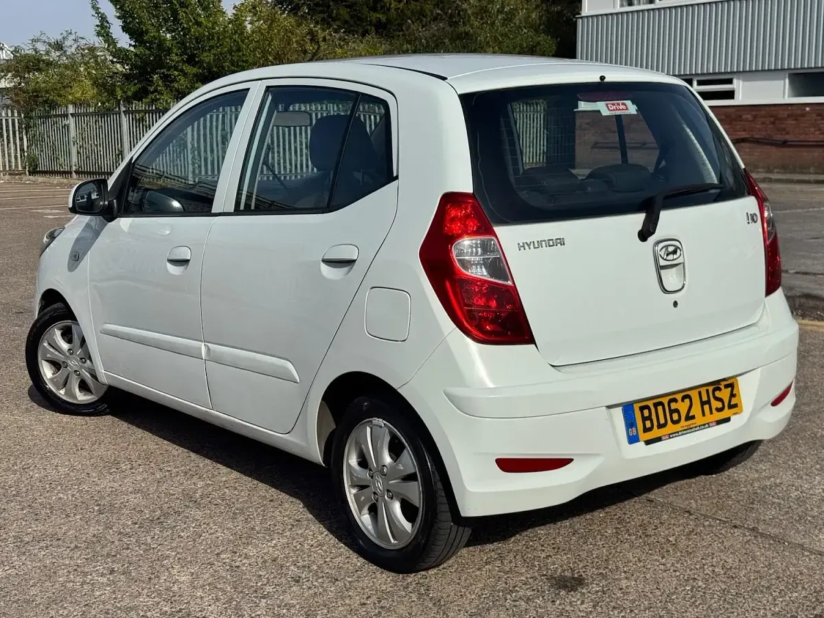 Used Hyundai i10 Active 85 HP (62 kW) 2013 White Hatchback
