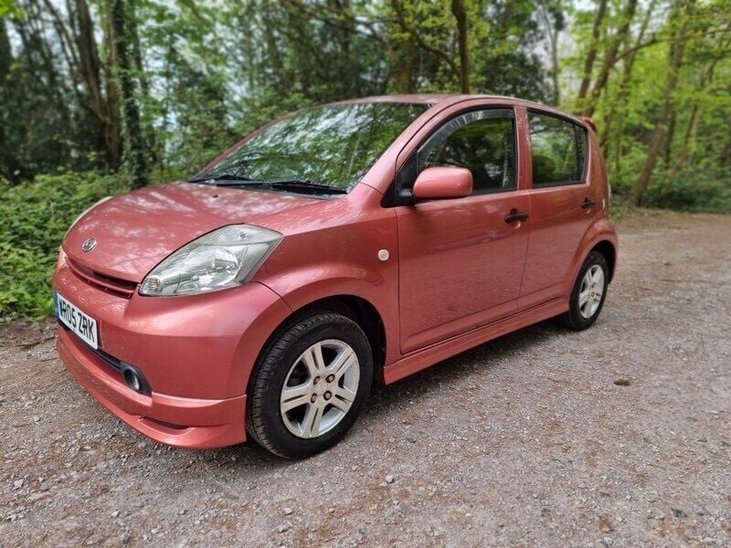 Red Used 2005 Daihatsu Sirion Hatchback | £1,495 (Fair price) - Image 1/4