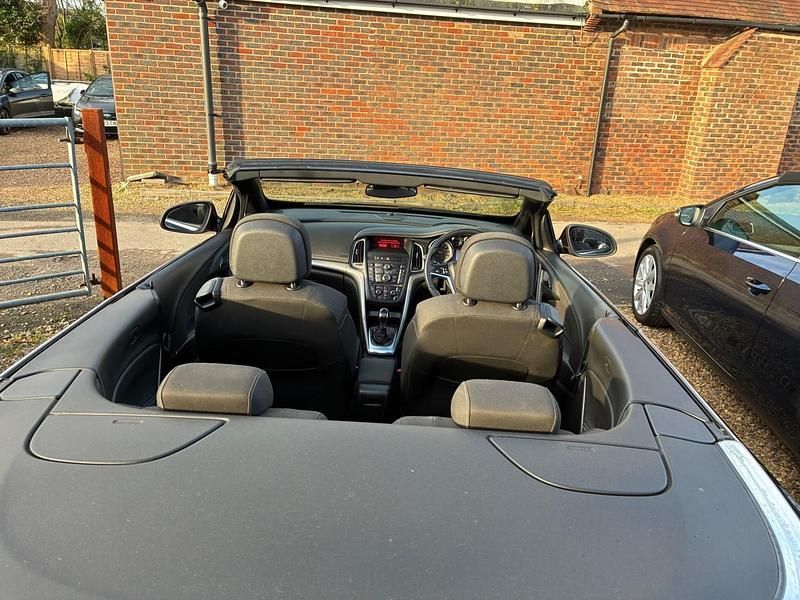 Używany Vauxhall Cascada S 140 KM (102 kW) 2014 Czarny Kabriolet