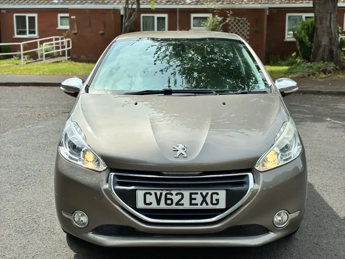 Used Peugeot 208 Allure 68 HP (50 kW) 2012 Grey Hatchback