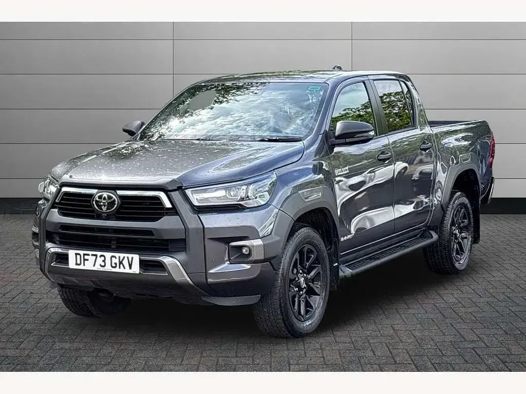 Usado Toyota HiLux 201 HP (147 kW) 2023 Cinzento Pickup