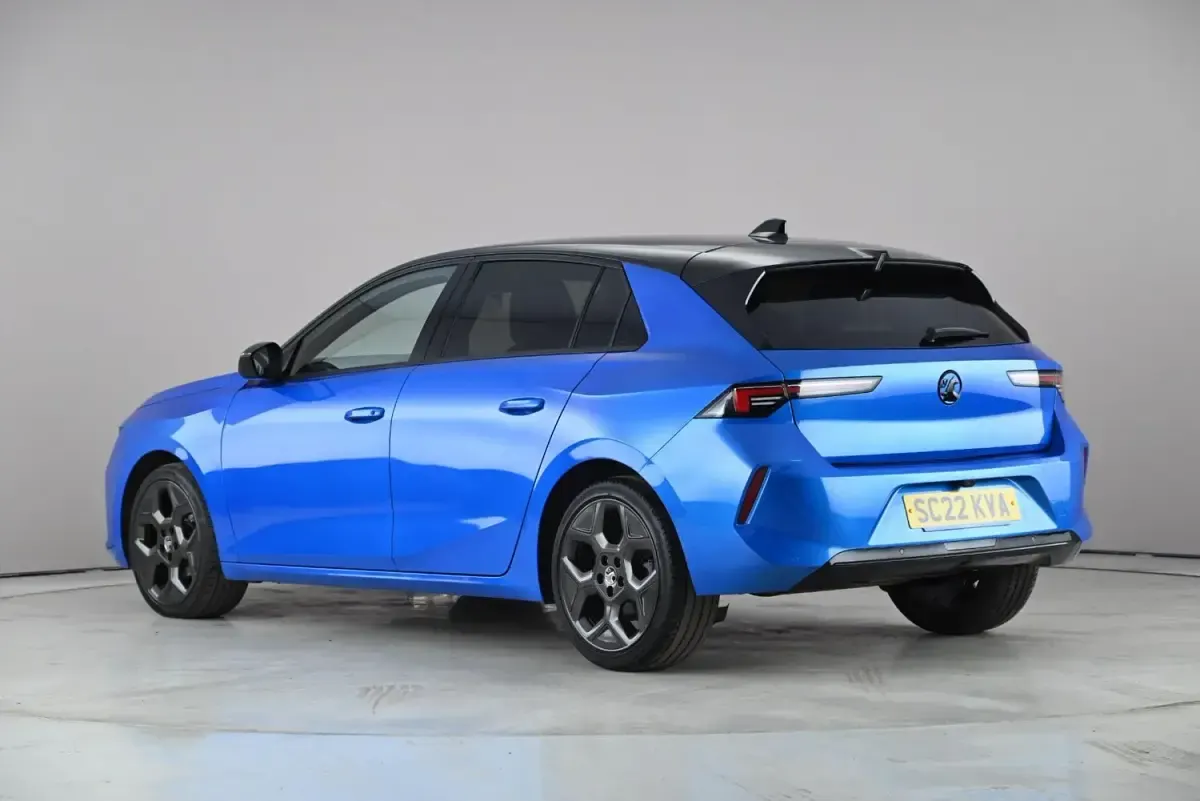 Second-hand Vauxhall Astra GS Line 2022 Albastru Hatchback