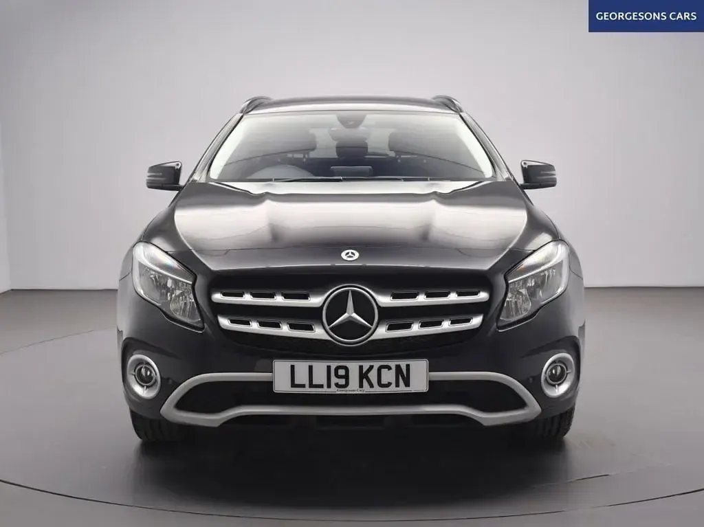 Used Mercedes GLA200 Executive 156 HP (114 kW) 2019 Black SUV