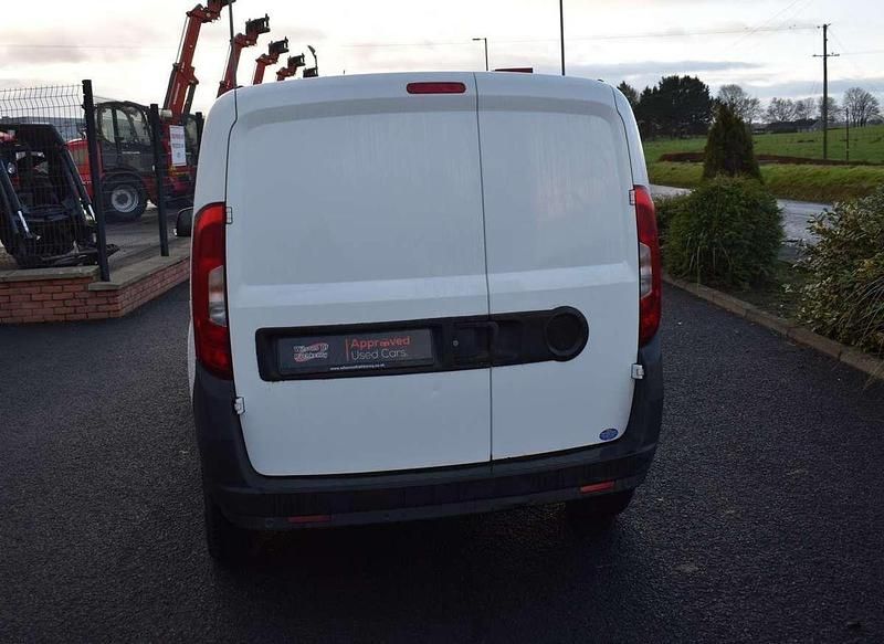 Used Fiat Doblò 105 HP (77 kW) 2019 White MPV