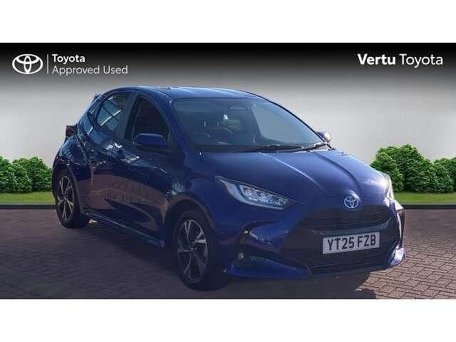 Blue Used 2025 Toyota Yaris Hybrid Design Hatchback | £20,535 (Fair price) - Image 1/4