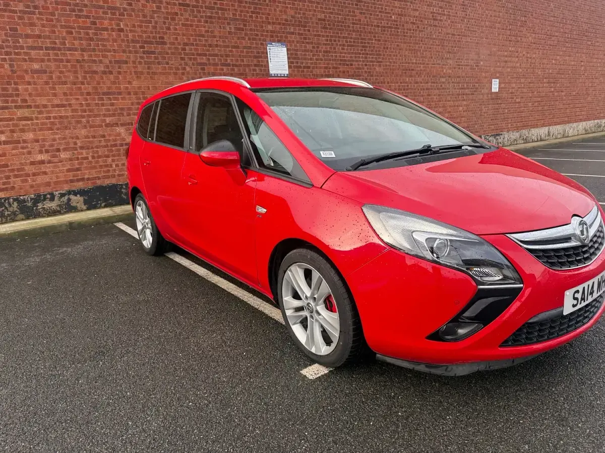 Używany Vauxhall Zafira SRi 170 KM (125 kW) 2014 Czerwony Minivan