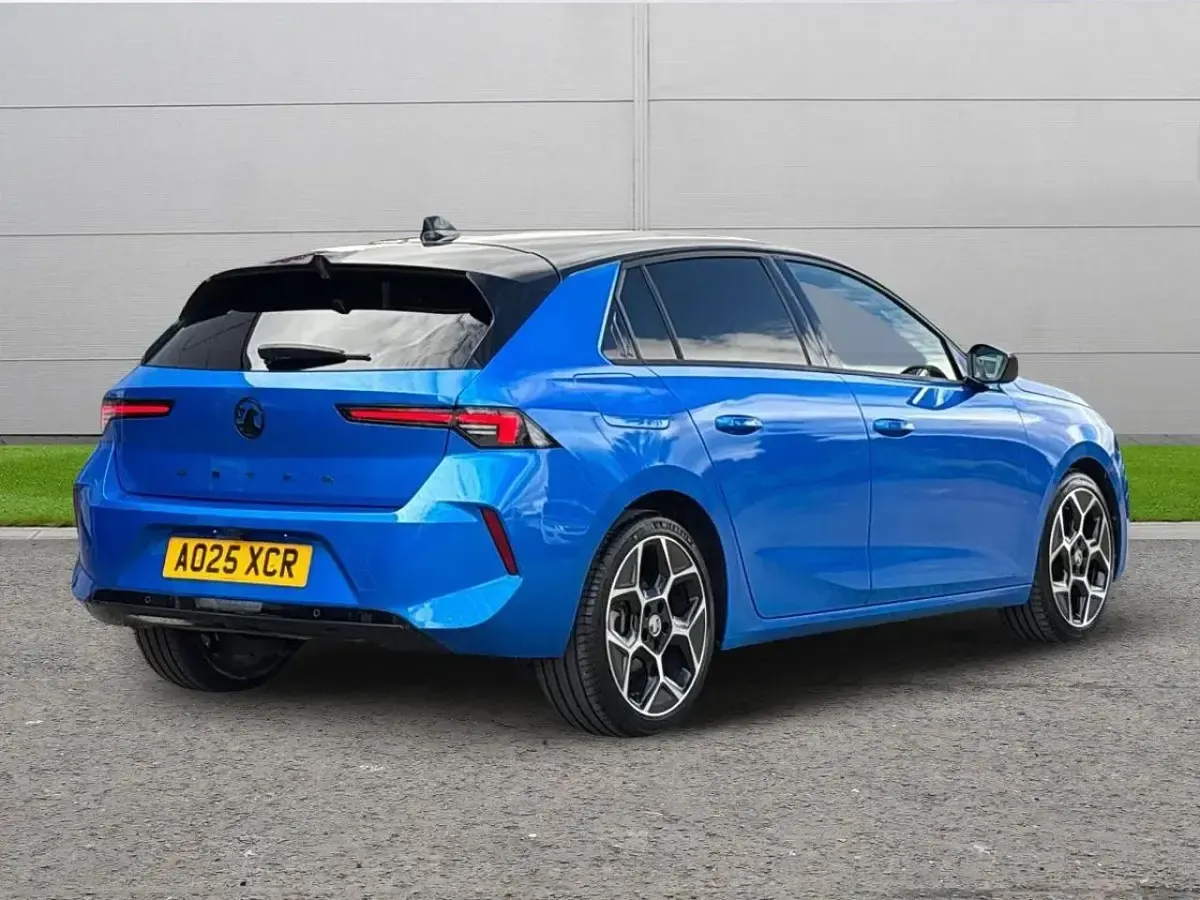 Used Vauxhall Astra Ultimate 128 HP (94 kW) 2025 Blue Hatchback