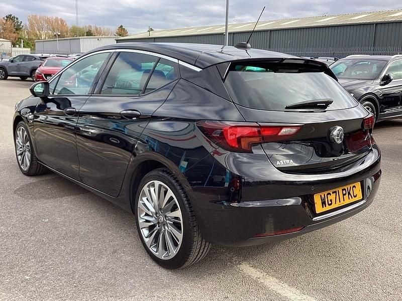 Second-hand Vauxhall Astra Edition 2021 Negru Hatchback