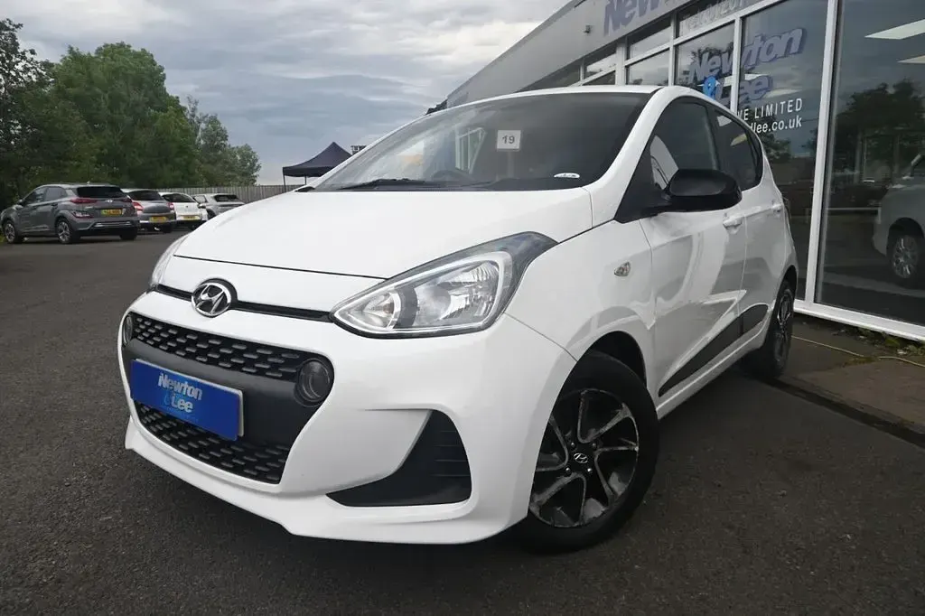 Used Hyundai i10 GO! 67 HP (49 kW) 2018 White Hatchback