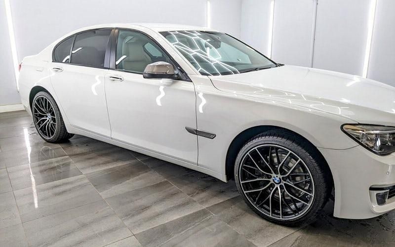 Used BMW 740 320 HP (235 kW) 2014 White Sedan