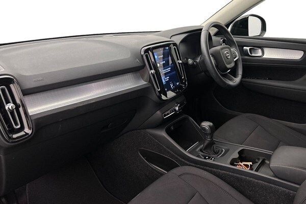 Used Volvo XC40 Momentum 161 HP (118 kW) 2020 Black SUV