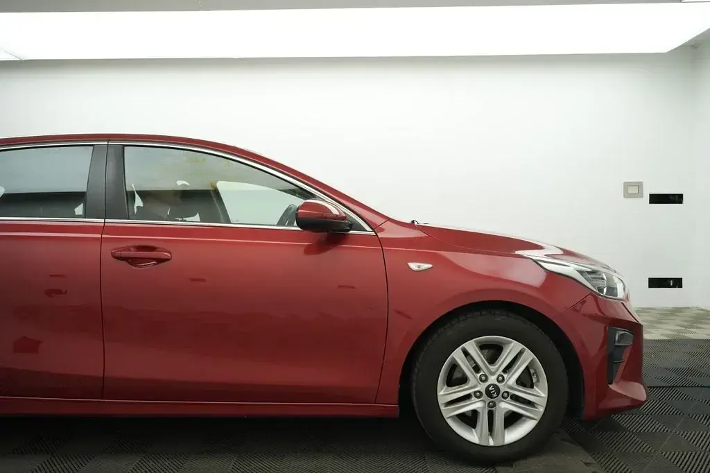 Used Kia Ceed 114 HP (83 kW) 2019 Red Hatchback