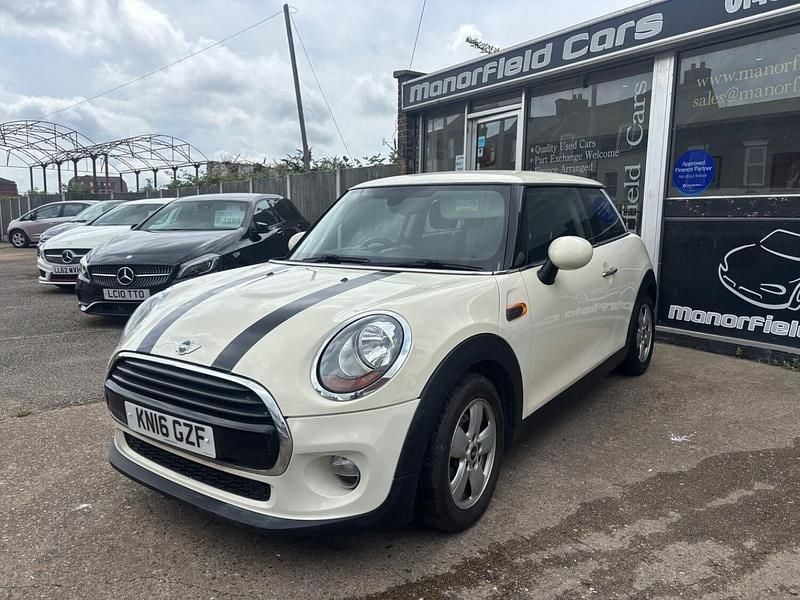 White Used 2016 Mini Cooper Hatch Hatchback | £5,750 (Good price) - Image 1/4