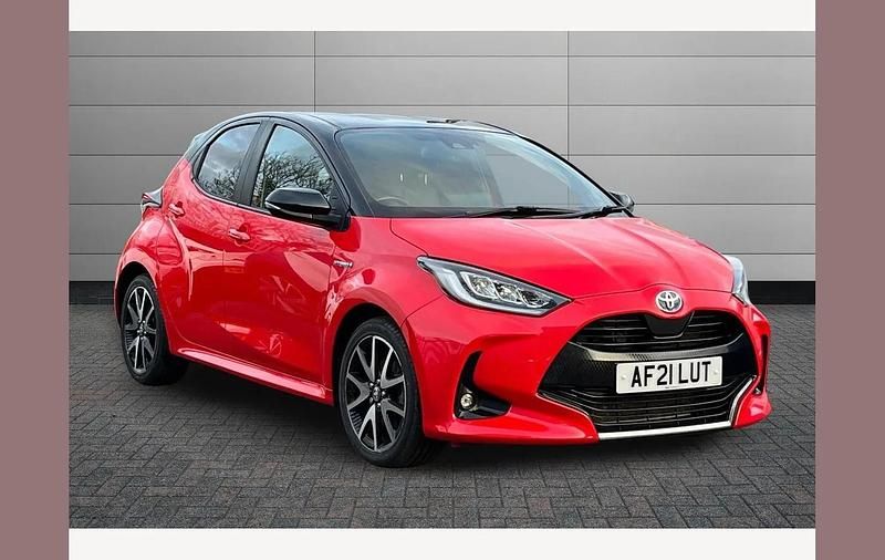 Used Toyota Yaris Hybrid Edition 116 HP (85 kW) 2021 Orange Hatchback