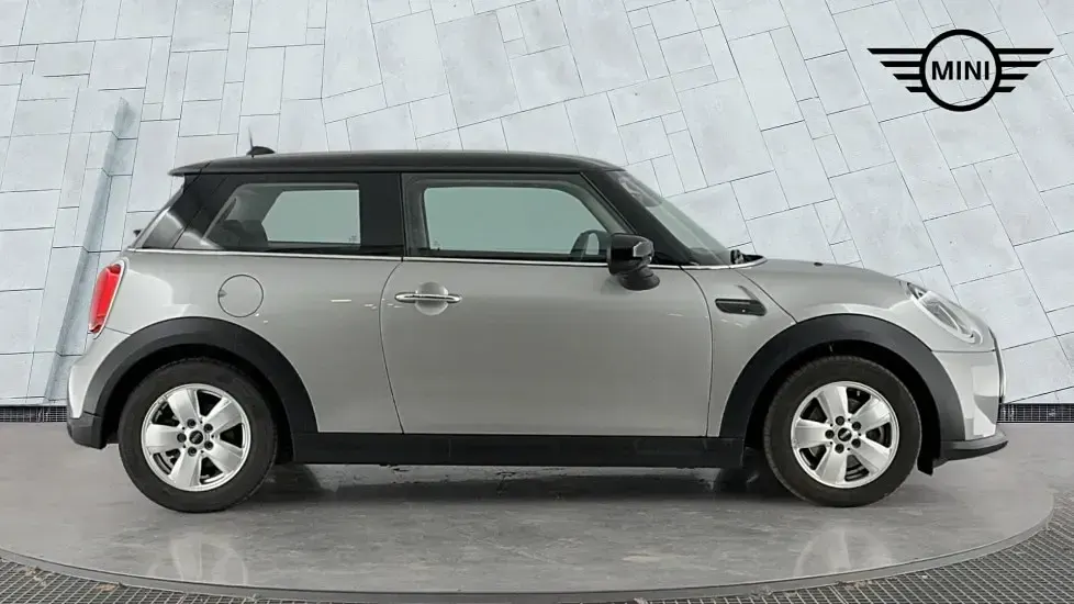 Używany Mini Cooper Classic 134 KM (98 kW) 2023 Srebrny Hatchback