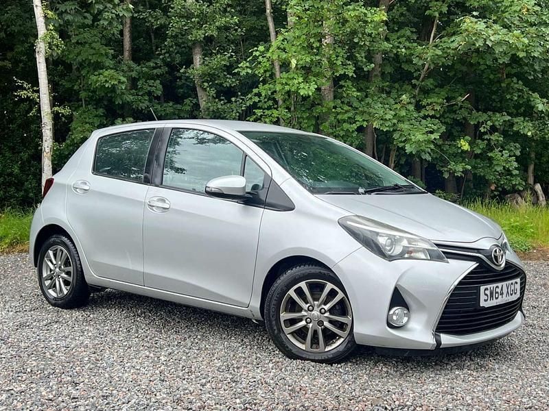 Silver Used 2015 Toyota Yaris Hatchback | £6,995 (Fair price) - Image 1/4