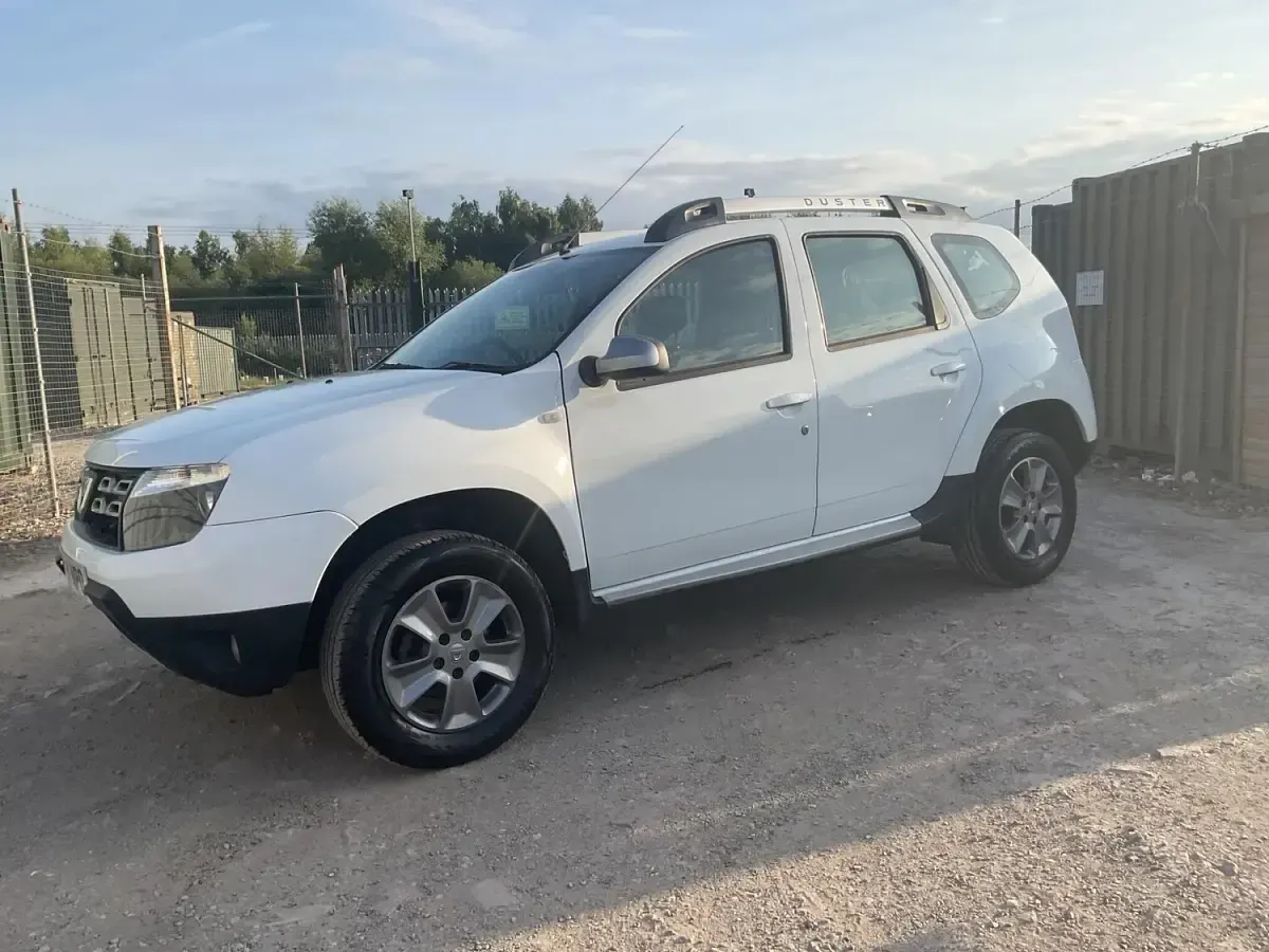 Used Dacia Duster Lauréate 110 HP (80 kW) 2015 White SUV