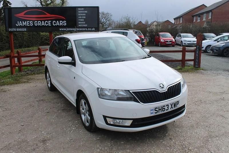 Used Skoda Rapid SE 2014 White Hatchback