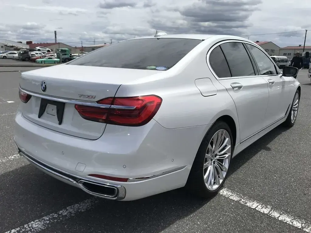 Used BMW 750 Exclusive 2018 White Sedan