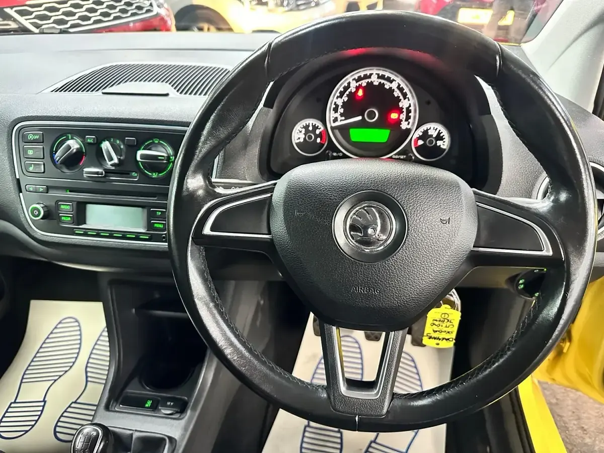 Used Skoda Citigo Elegance 60 HP (44 kW) 2014 Yellow Hatchback