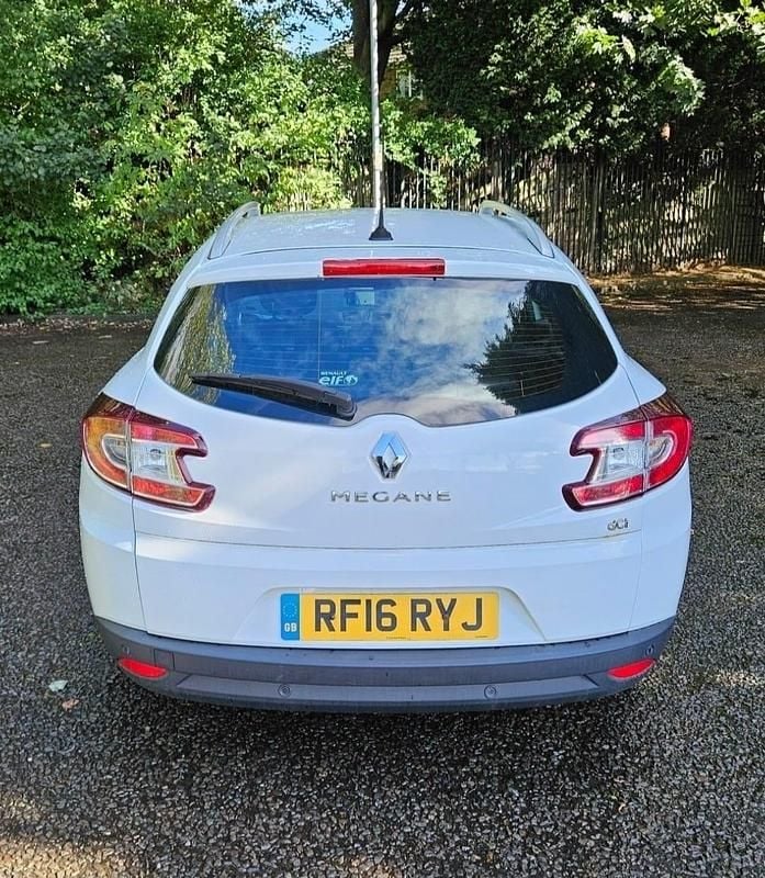 Used Renault Mégane GrandTour Dynamique 110 HP (80 kW) 2016 White Estate