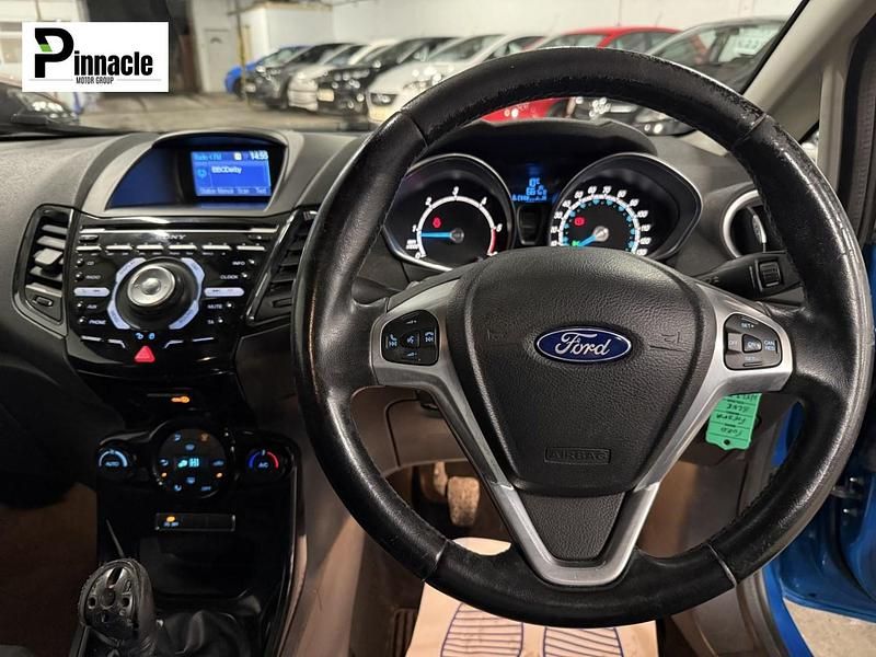 Used Ford Fiesta Titanium 95 HP (69 kW) 2013 Blue Hatchback
