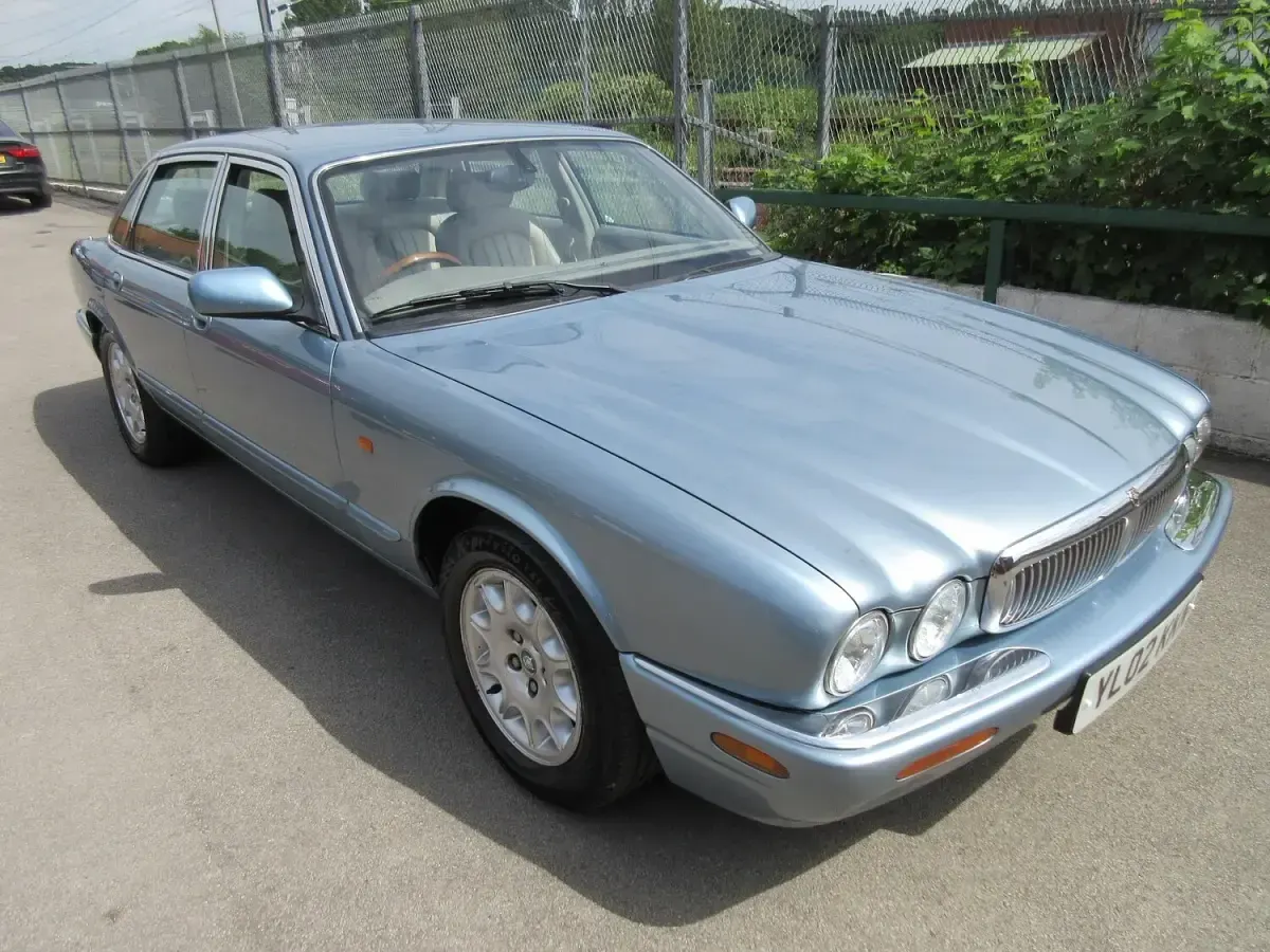 Used Jaguar XJ8 SE 2002 Blue Sedan