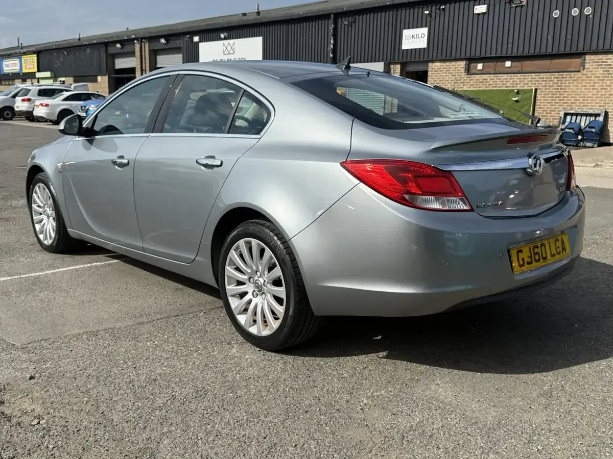 Used Vauxhall Insignia 128 HP (94 kW) 2010 Silver Hatchback