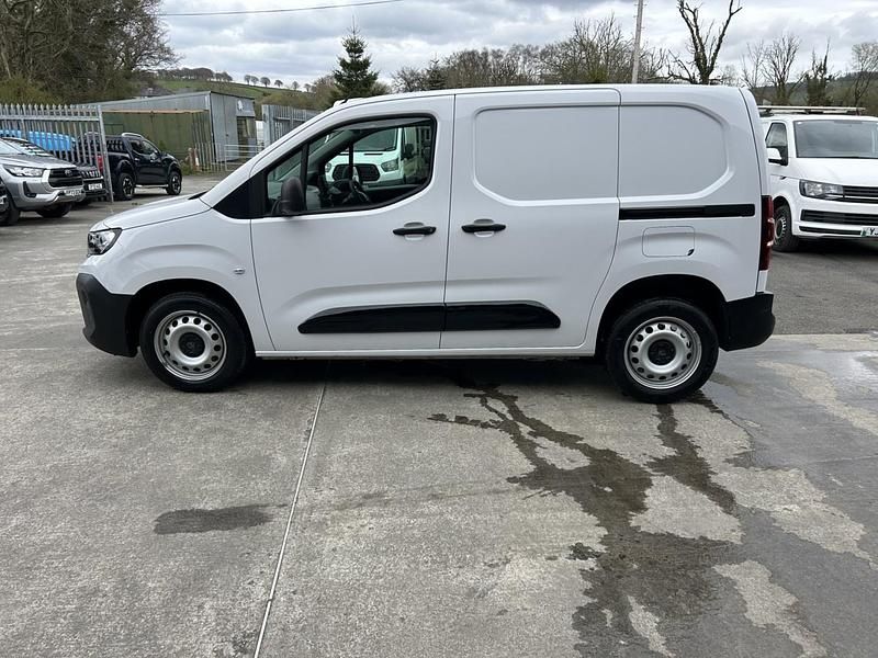 Used Peugeot Partner 100 HP (73 kW) 2024 White MPV