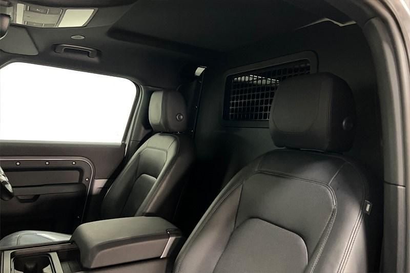 Usado Land Rover Defender SE 249 HP (183 kW) 2023 Cinzento SUV