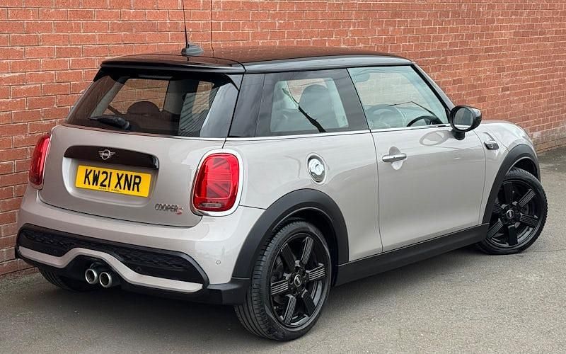 Begagnad Mini Cooper S Classic 178 HK (130 kW) 2022 Halvkombi