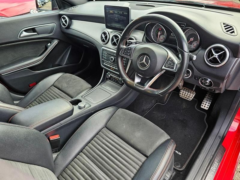 Used Mercedes CLA200 Shooting Brake AMG 136 HP (100 kW) 2015 Red Estate