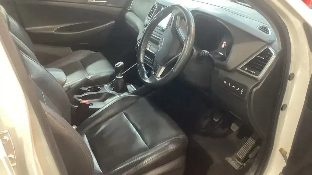 Used Hyundai Tucson Premium SE 185 HP (136 kW) 2016 White SUV