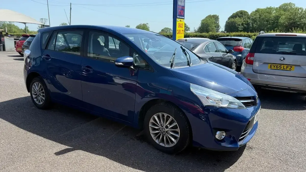 Used Toyota Verso 132 HP (97 kW) 2016 Blue MPV