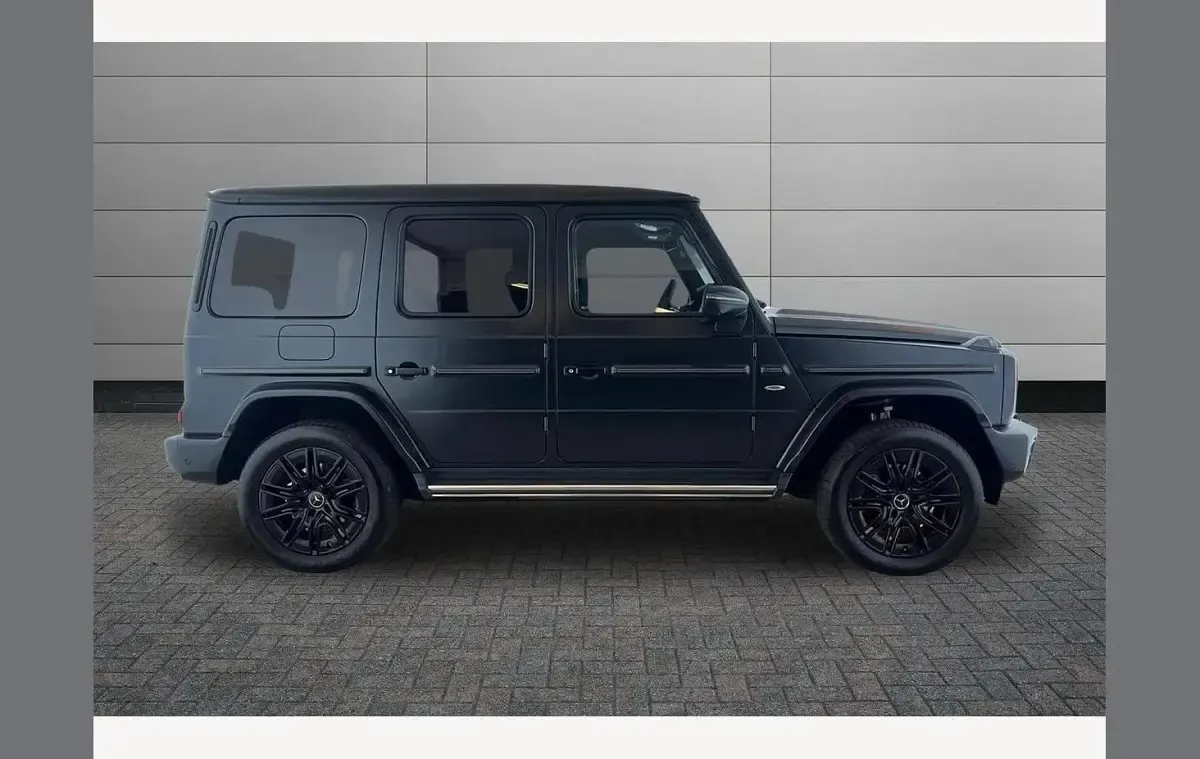 Usado Mercedes G580 AMG line 431 kW (587 HP) 2025 Preto SUV