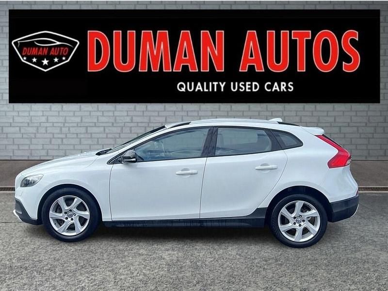 Used Volvo V40 120 HP (88 kW) 2015 White Hatchback