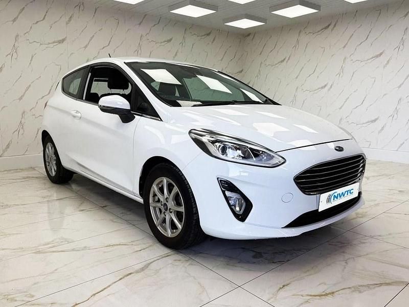 Używany Ford Fiesta Zetec 85 KM (62 kW) 2017 Biały Hatchback