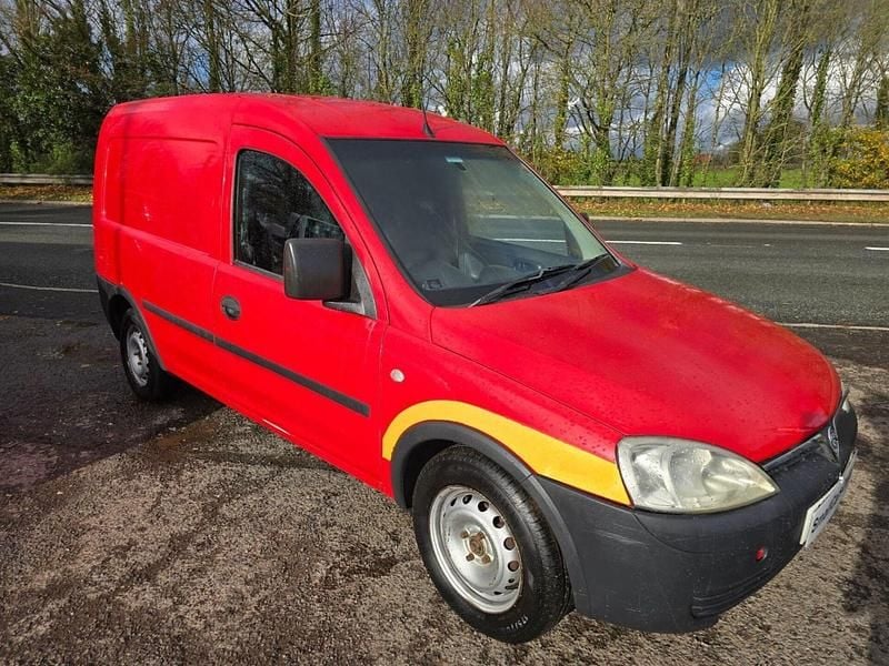 Used Vauxhall Combo 75 HP (55 kW) 2011 Red MPV