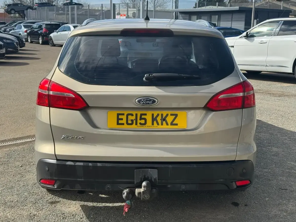 Begagnad Ford Focus Titanium 120 HK (88 kW) 2015 Silver Kombi