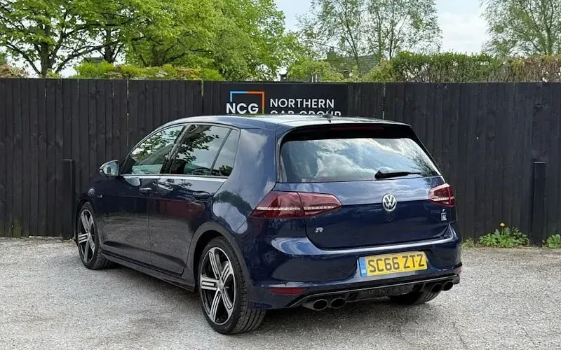 Begagnad VW Golf VII R 300 HK (220 kW) 2016 Halvkombi